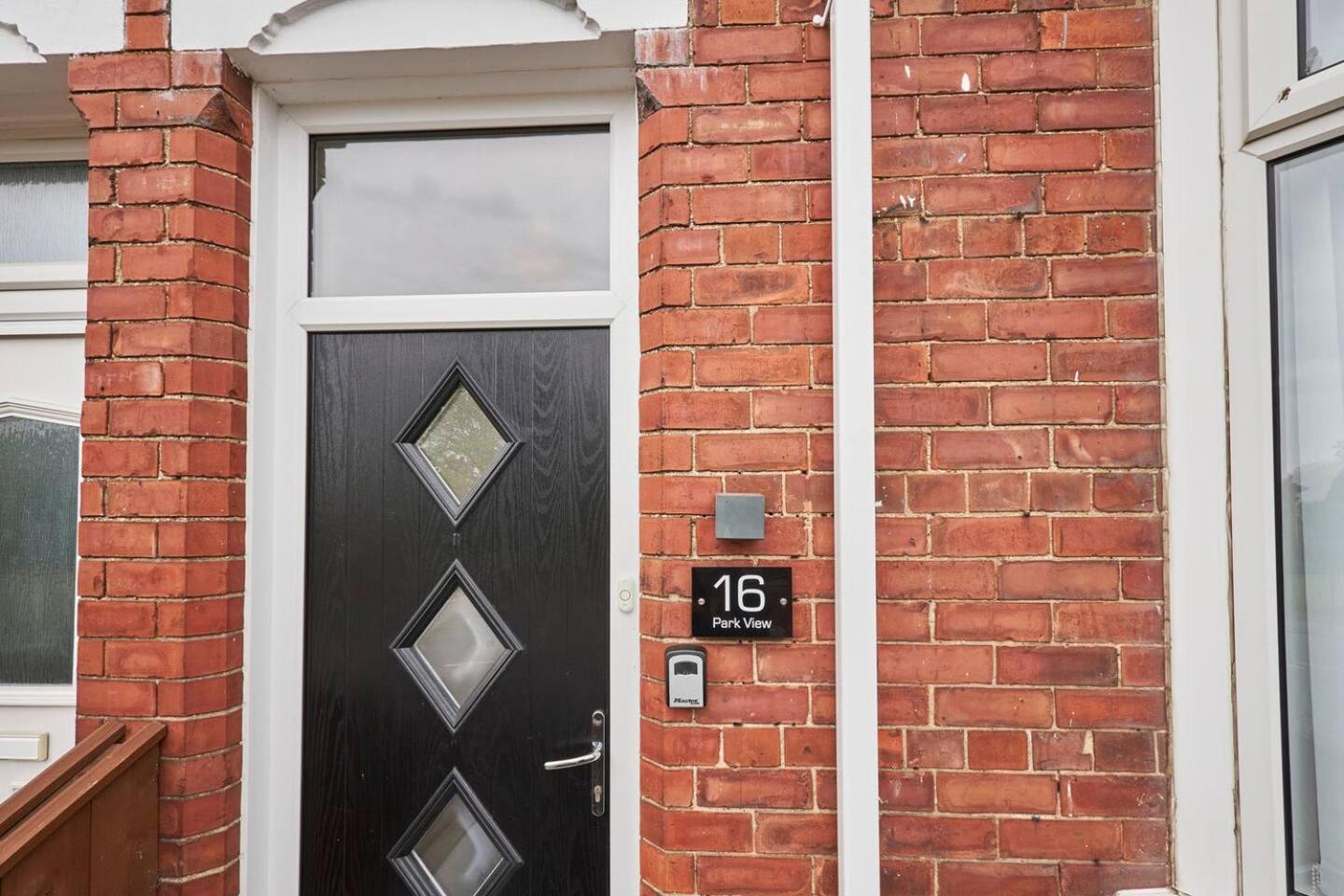 Pass The Keys Modern Home In A Seaside Town シーハム エクステリア 写真